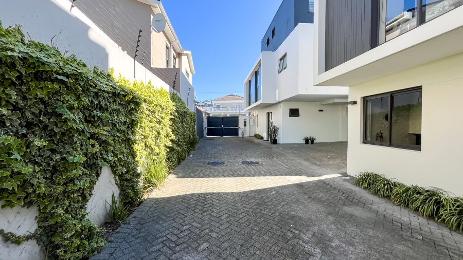 4 Bedroom Property for Sale in Newlands Western Cape